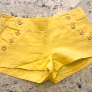 Side zip button detail yellow short